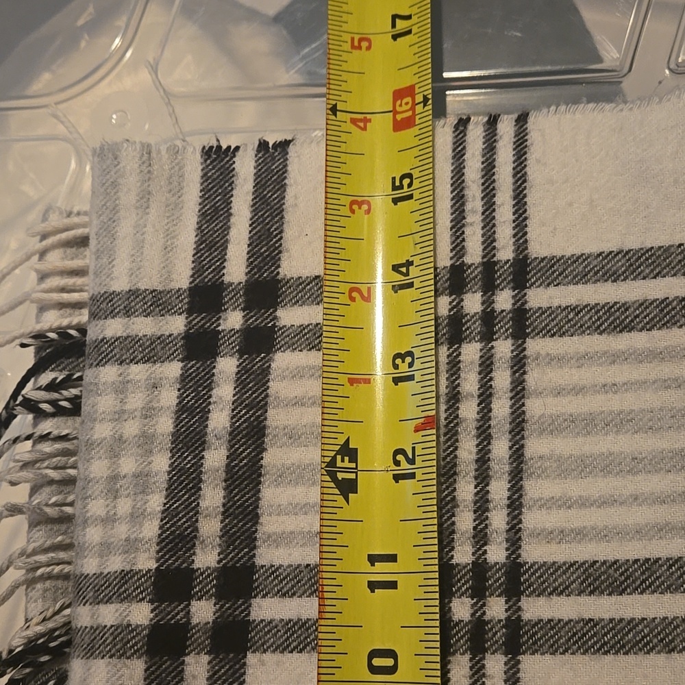 Vintage Marchall Field's Plaid Fringe Scarf in Black and White B1 - Picture 4 of 5